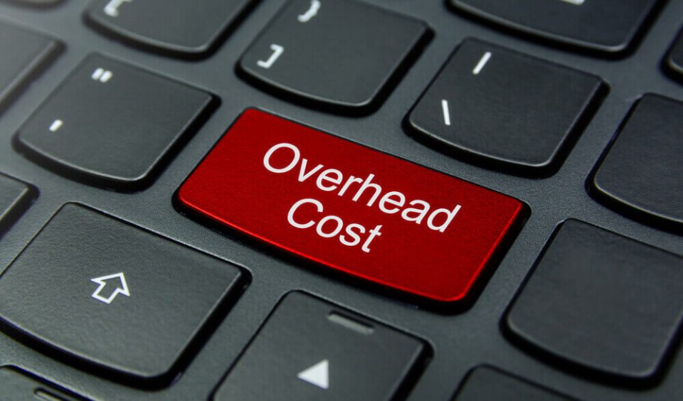 Làm thế nào để tính toán overhead costs?
